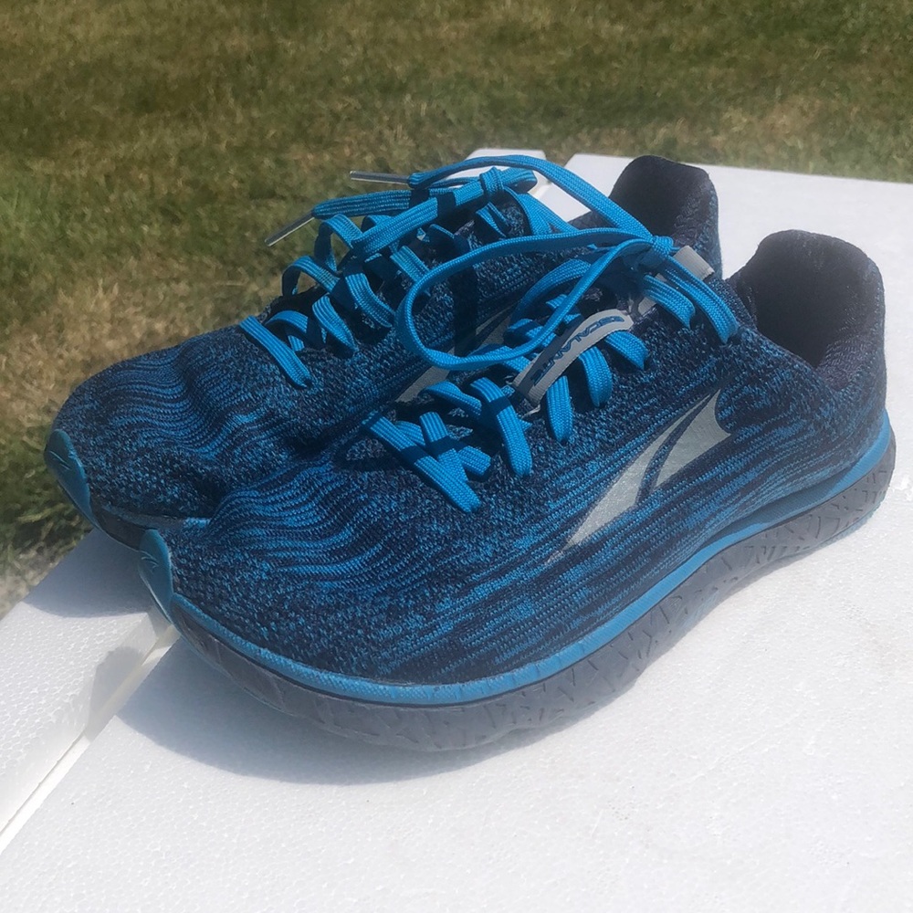 Altra Escalante Women's Zero Drop Running Shoes Blue Footshape Size 7.5
